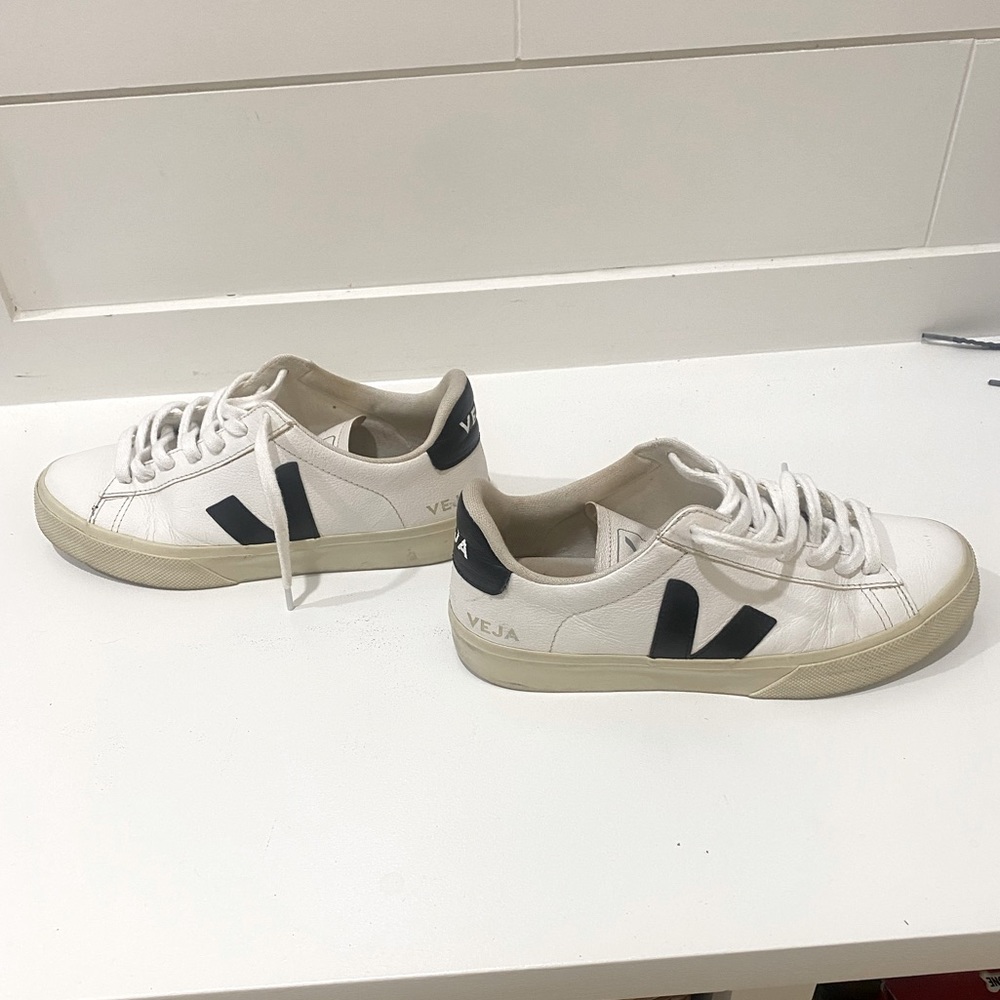 VEJA Campo Leather Women’s Size 8 Black and White Sneaker